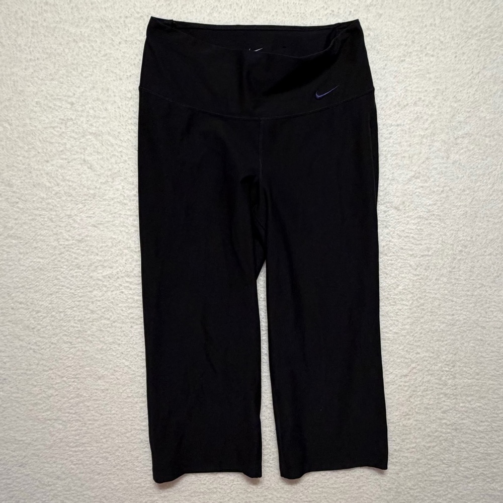 NIKE Women's Dri-fit Yoga Pants Cropped Size Extra Small black with purple